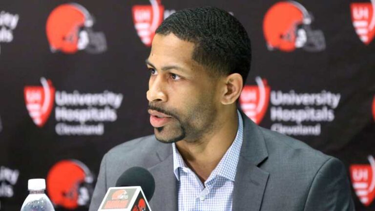 0d31a903-c15e-4566-b808-ceb4d2d95921-AP_Browns_GM_Search_Football